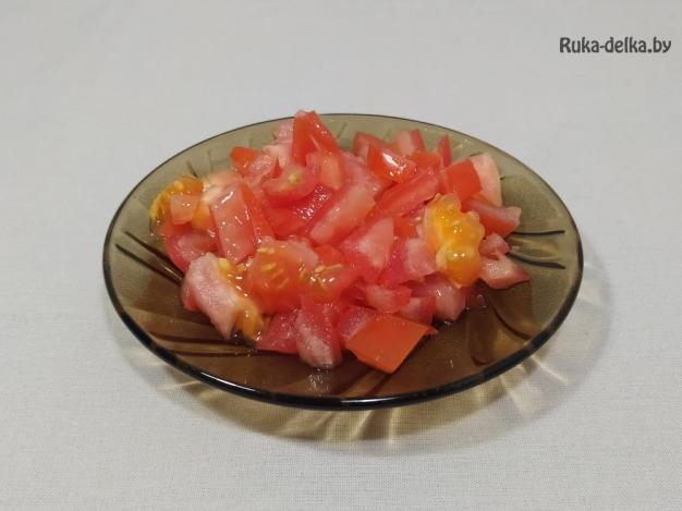 Салат ассорти – из зрелых помидоров, сочного болгарского перца, хрустящих огурцов, репчатого лука